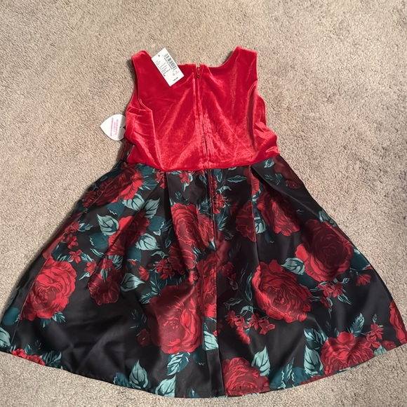 The Children’s Place Christmas Dress Size 5. NWT - Picture 2 of 3